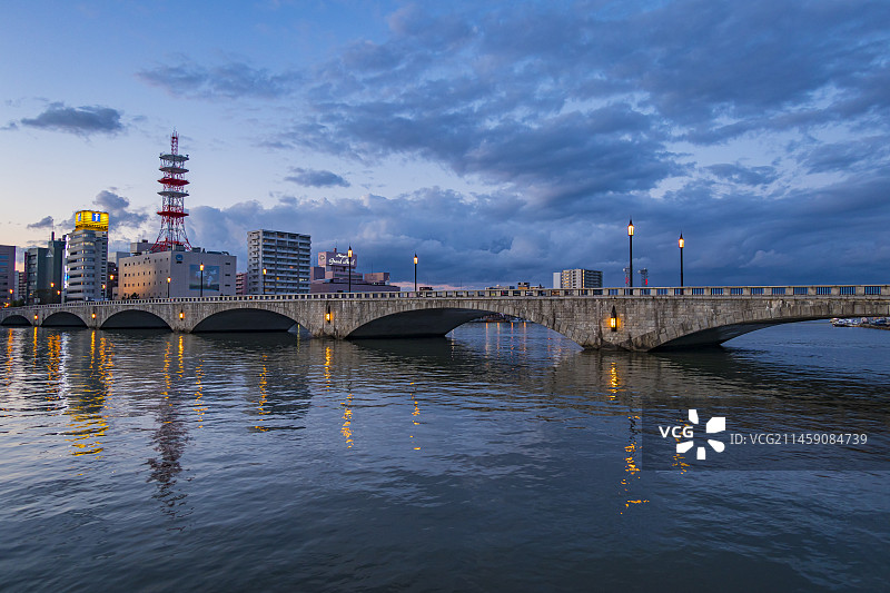 新泻县万代桥黄昏景色图片素材