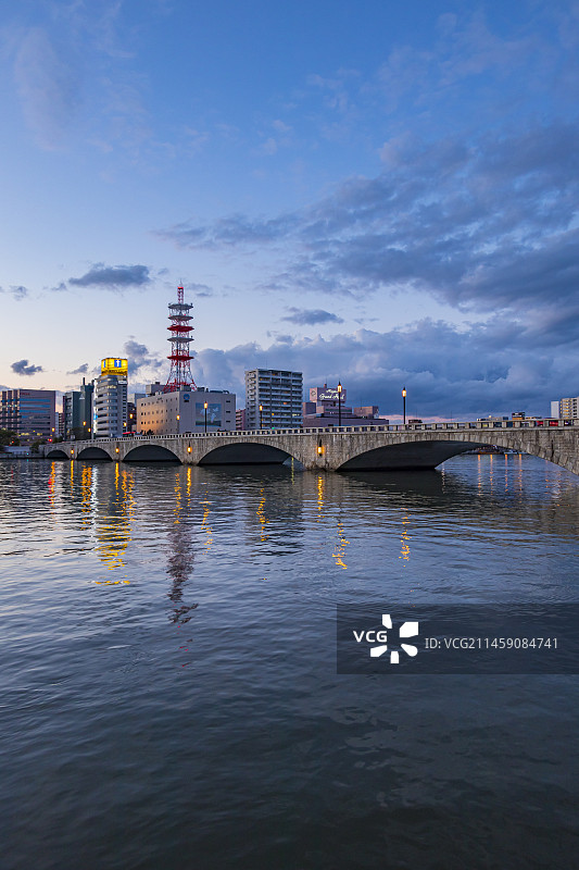 新泻县万代桥黄昏景色图片素材