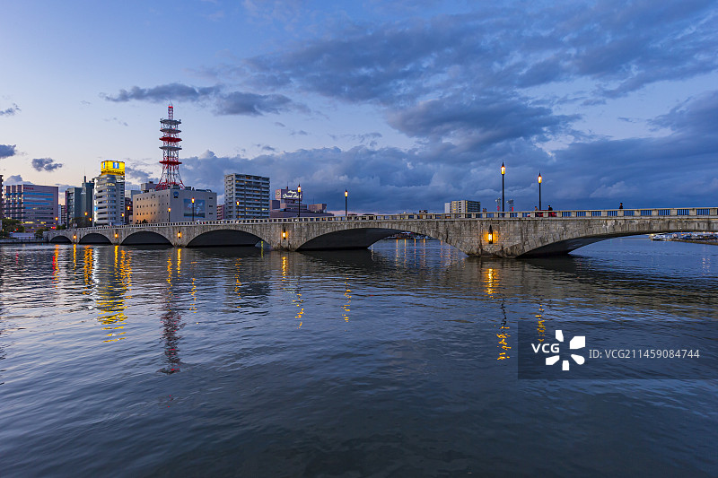 新泻县万代桥黄昏景色图片素材