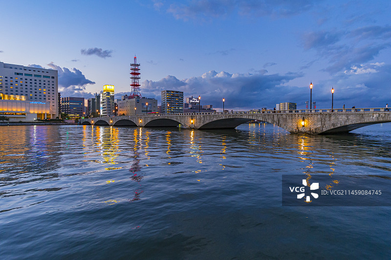 新泻县万代桥黄昏景色图片素材