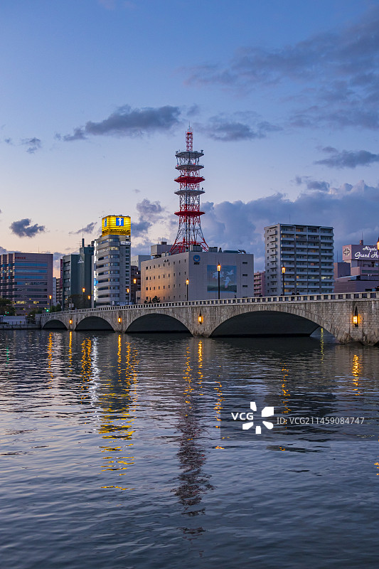 新泻县万代桥黄昏景色图片素材
