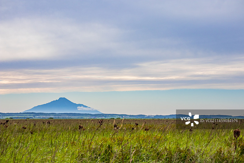 北海道天盐郡的萨罗别茨原始花园和利尻富士山图片素材