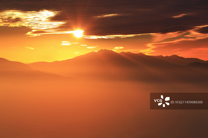 乘鞍岳与夕阳，日本长野县上田市图片素材