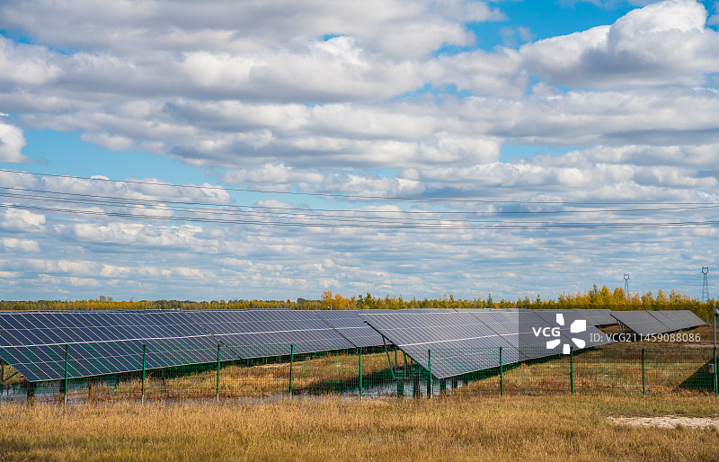 光伏发电站   东北平原的太阳能发电板图片素材