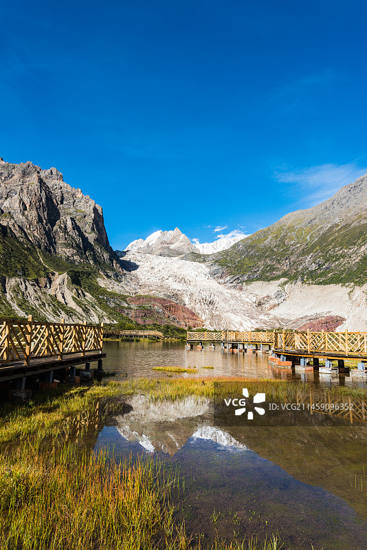 西藏布加雪山冰川图片素材