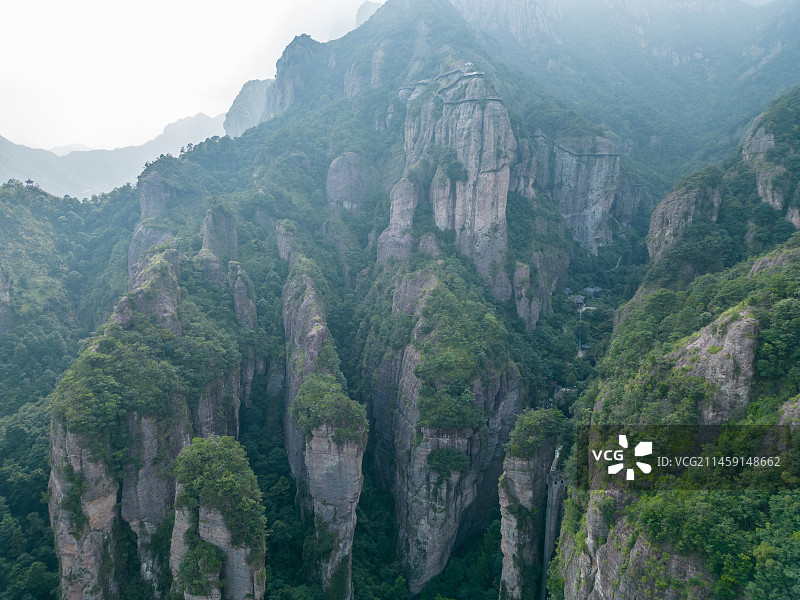 航拍温州雁荡山灵岩风光图片素材
