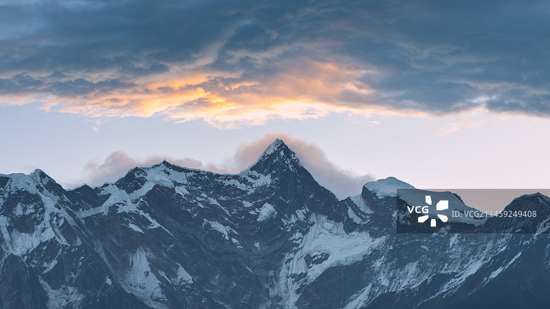 南迦巴瓦峰图片素材