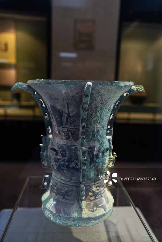 西周兽面纹尊图片素材