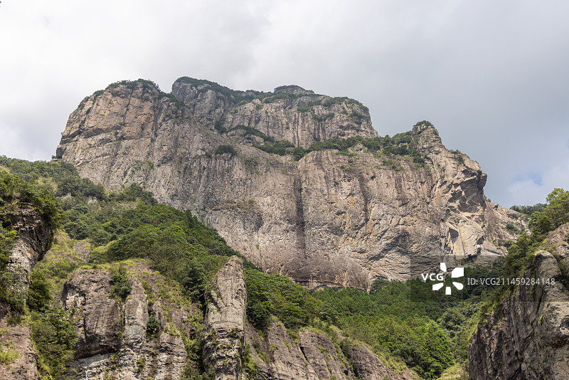 温州雁荡山方洞景区悬崖栈道风光图片素材