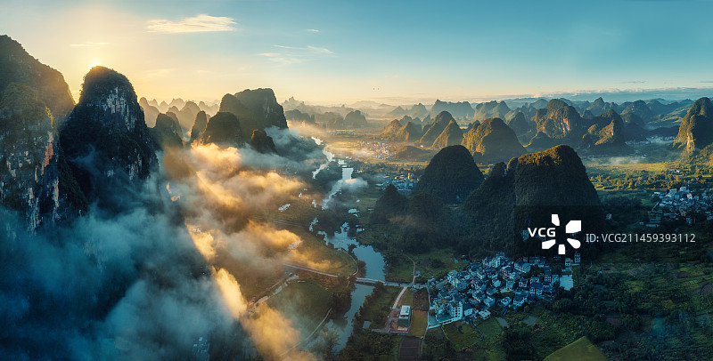 广西桂林阳朔漓江遇龙河日出云雾云海图片素材