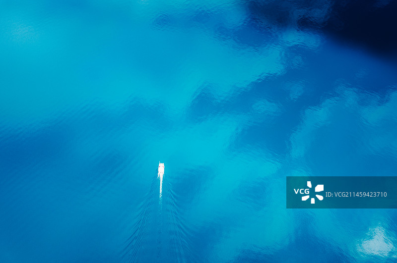 西藏巴松错航拍图片素材