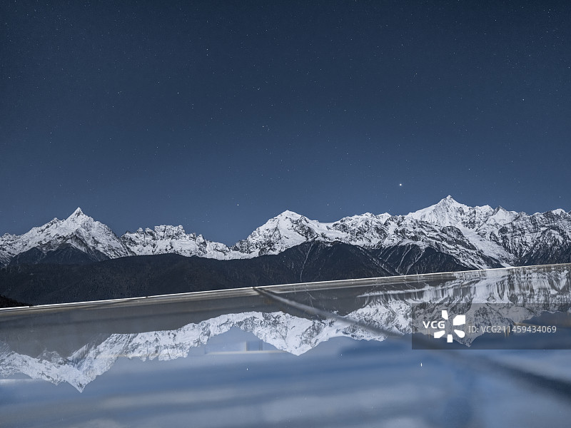 云南迪庆梅里雪山风光图片素材