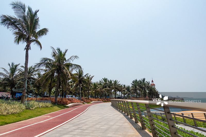 中国海南省海口市假日海滩观海台海南绿道图片素材