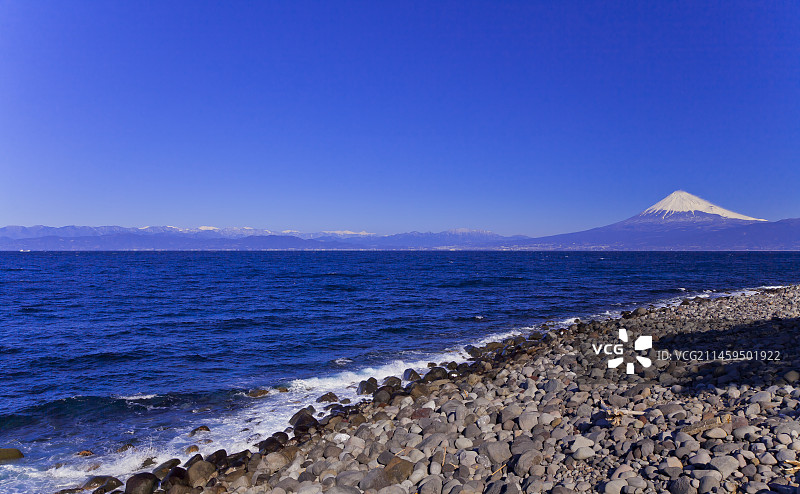 从日本静冈县户田、西伊豆、沼津眺望骏河湾与富士山图片素材