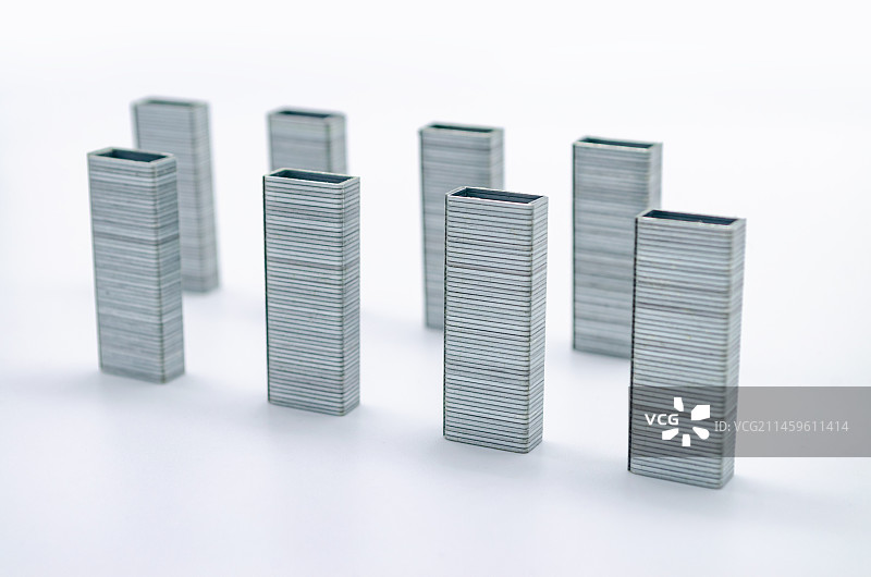 亚洲中国办公用品和文具拍摄主题，内室内影棚拍摄静物图像，一组白色的订书机使用的钉子，室内无人图像摄影图片素材