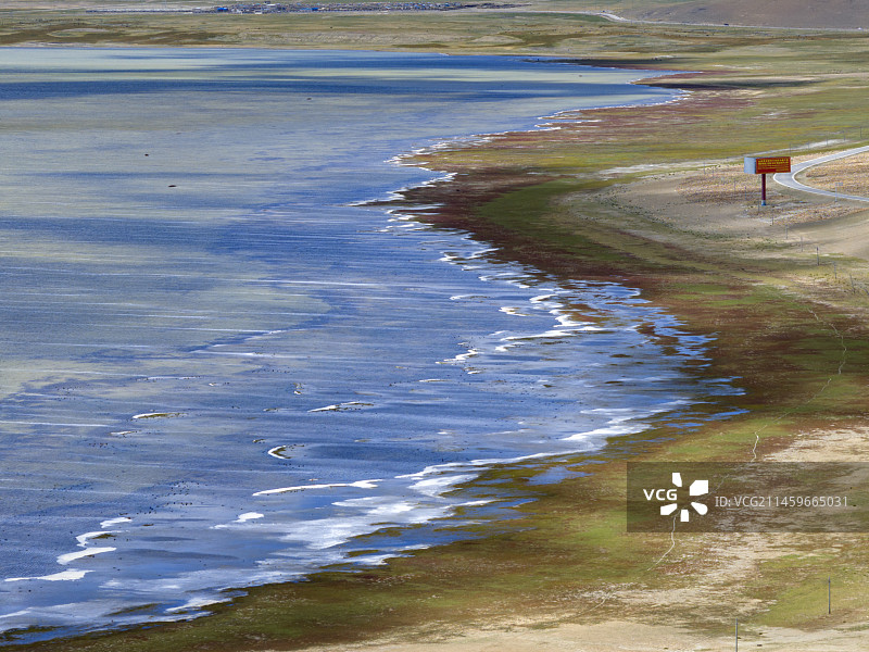 西藏多情错卓木拉日雪山航拍图片素材