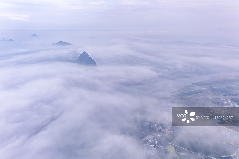 广西柳州岩溶地貌山峰平流雾航拍图片素材