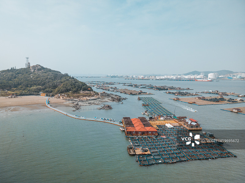惠屿岛海上浮桥渔排图片素材