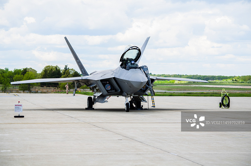 美国F-22“猛禽”隐身战斗机图片素材
