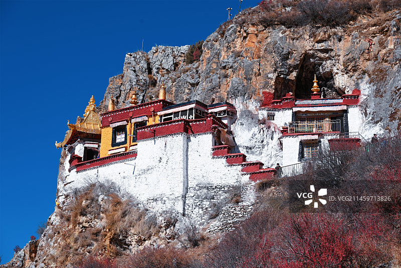 拉萨~悬崖上的扎叶巴寺图片素材
