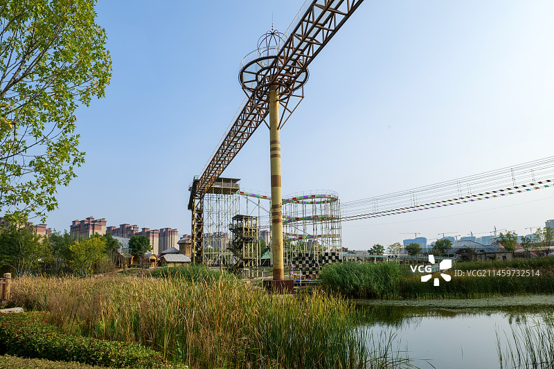 中国山东济南融创乐园小矮人农庄玻璃栈道图片素材