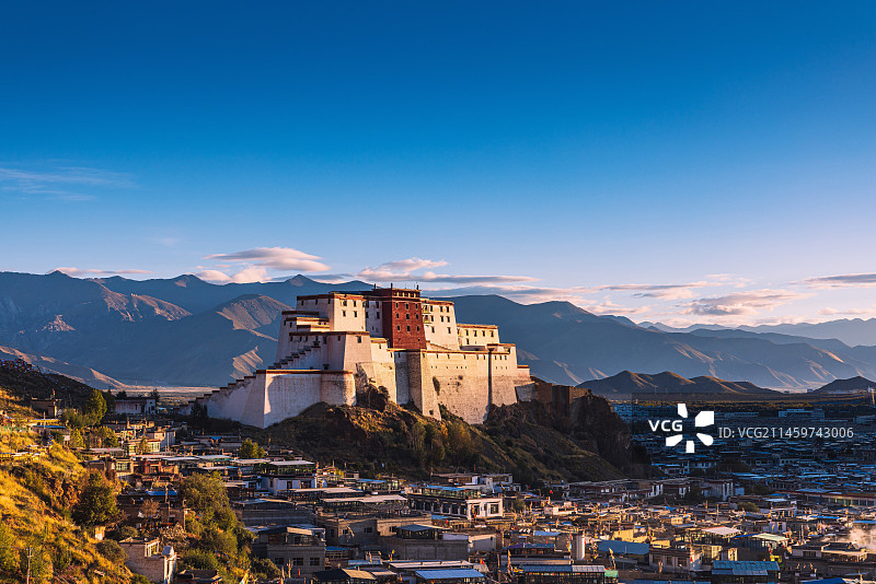 日喀则桑珠孜宗堡的早上图片素材