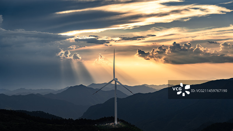 海上山顶风电图片素材