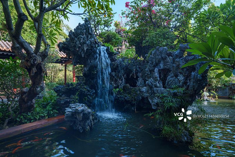 佛山顺德清晖园中式传统岭南园林假山瀑布图片素材