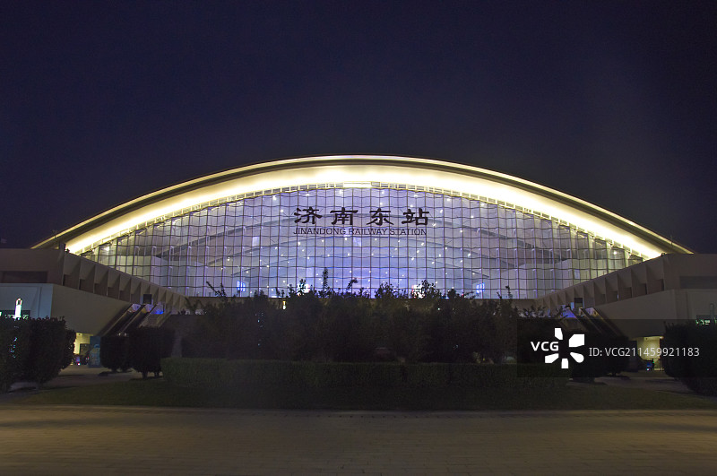 高铁济南东站广场夜色图片素材