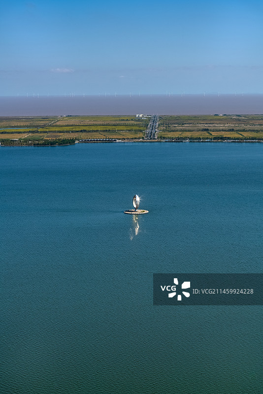 航拍上海临港滴水湖风光图片素材