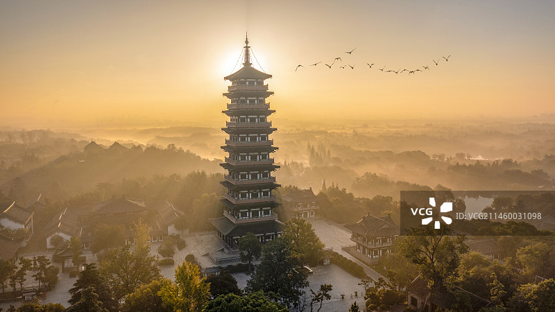 烟岚云岫，气象万千，航拍瘦西湖大明寺图片素材