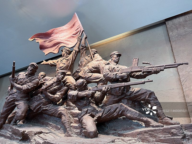 山东省临沂市，沂蒙革命纪念馆，八路军战斗场景群雕图片素材
