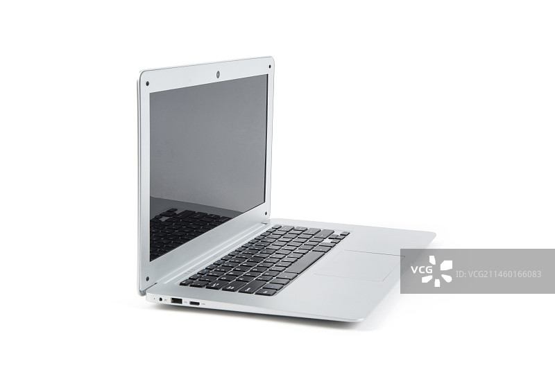 白色背景上的一台笔记本电脑图片素材