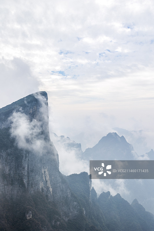 张家界天门山武陵山脉云海美景图片素材