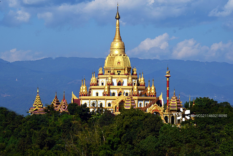 西双版纳勐焕金塔图片素材