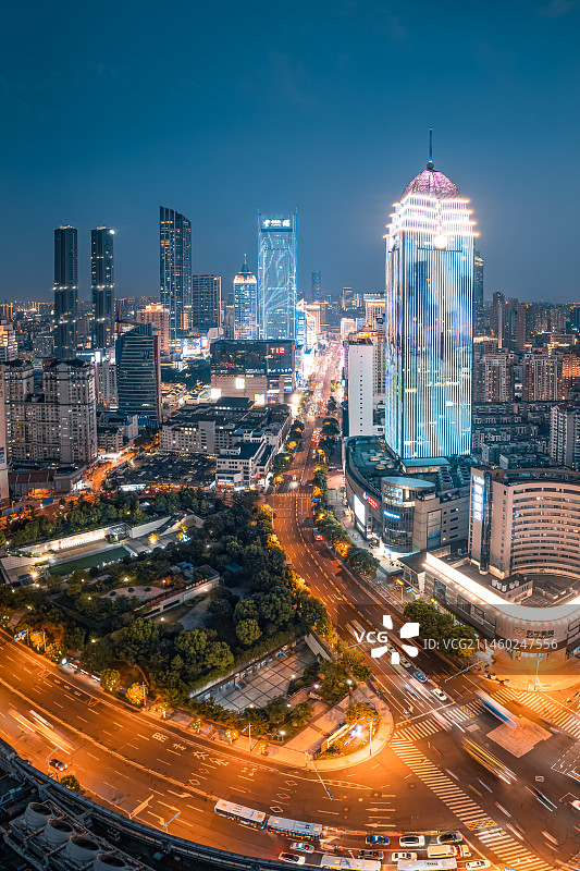 航拍视角下的无锡市中心夜景图片素材