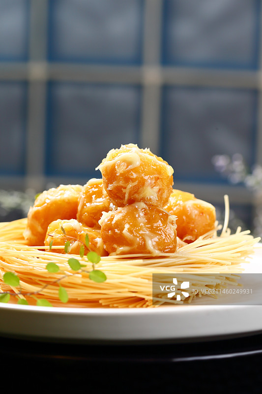 沙律明虾球图片素材