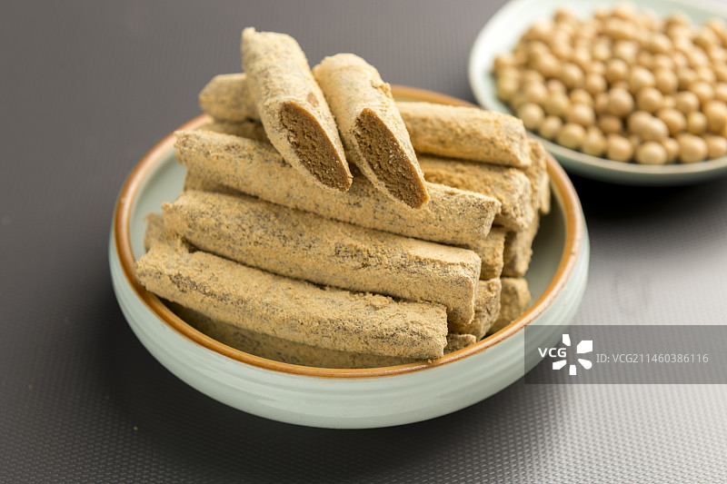 天津传统小吃豆根糖黄豆糖特写图片素材