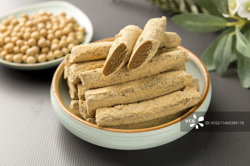 天津传统小吃豆根糖黄豆糖特写图片素材