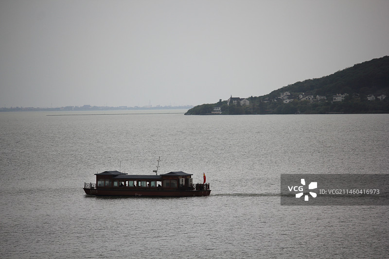 湖上的船图片素材
