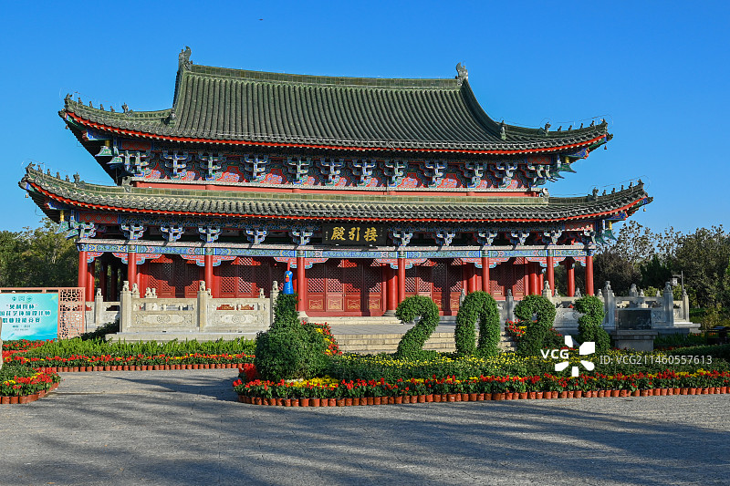 中国开封菊花节铁塔公园接引殿佛教古建筑图片素材