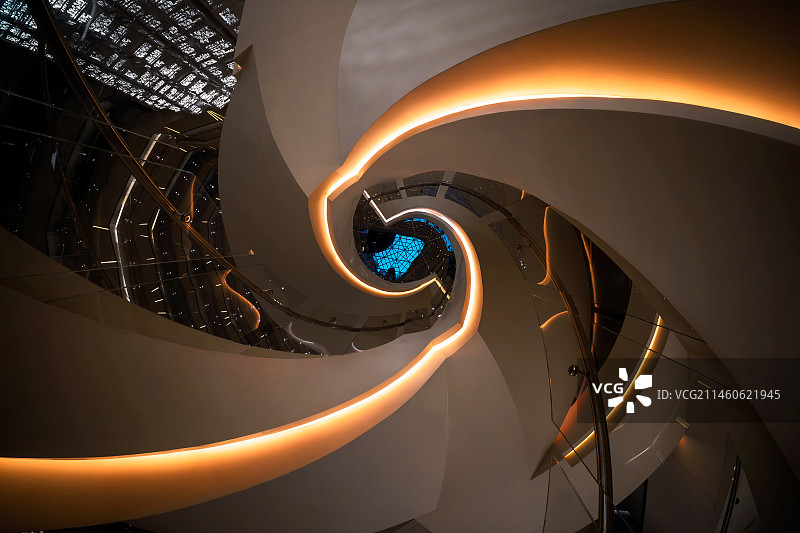 酒店旋梯穹顶结构图片素材