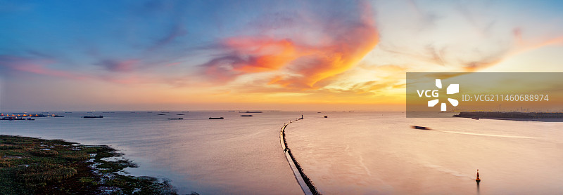 上海宝山吴淞口灯塔日出风景图片素材