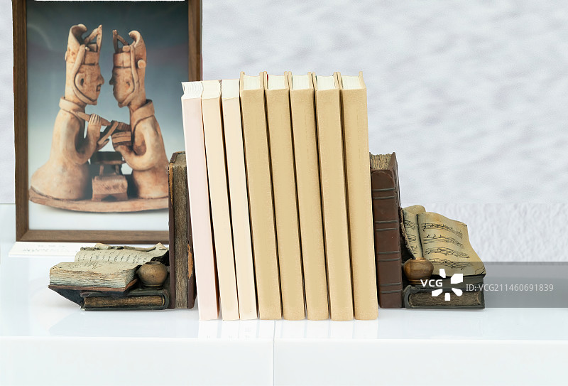 世界图书日雕塑，图书馆馆员，书籍图片素材