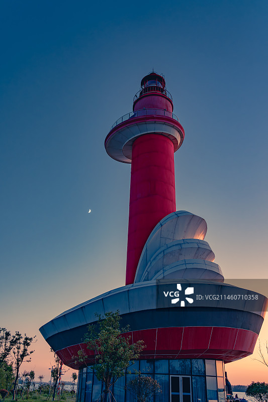 日落时邵伯湖灯塔风光图片素材