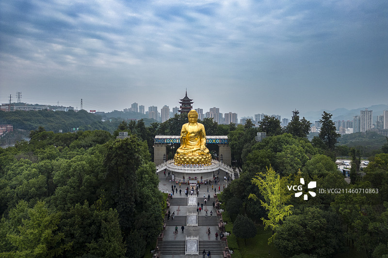 重庆华岩寺黄金佛像航拍图片素材
