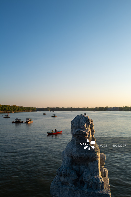 北京市颐和园十七拱桥石狮子图片素材