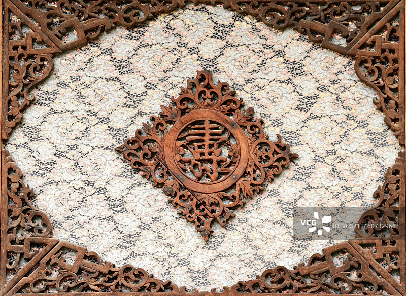 ＂寿＂字木雕窗棂图片素材