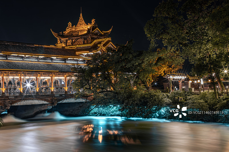 宝瓶口河中树影夜景图片素材