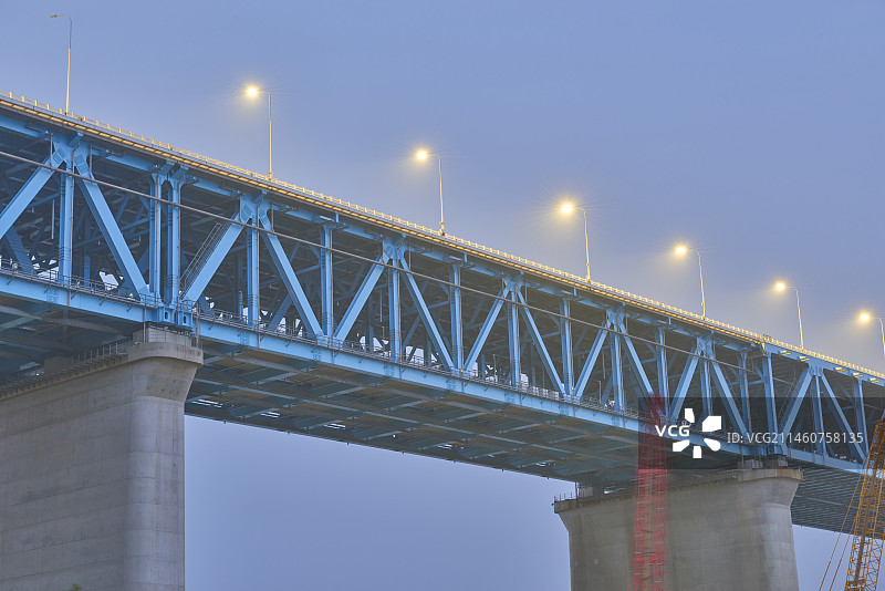 夜空下的桥梁俯视图图片素材